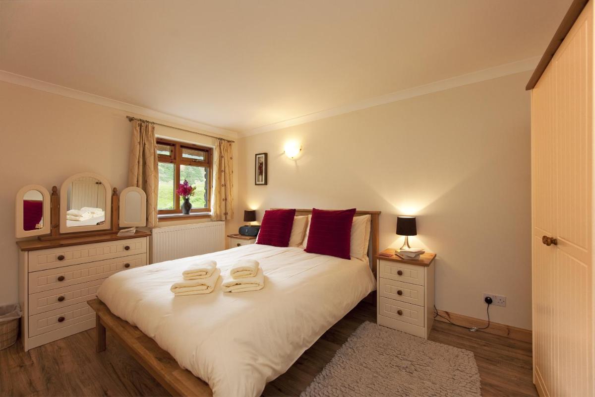 Clan Cottages - Housity
