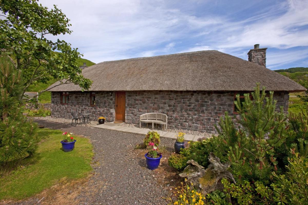 Clan Cottages - Housity