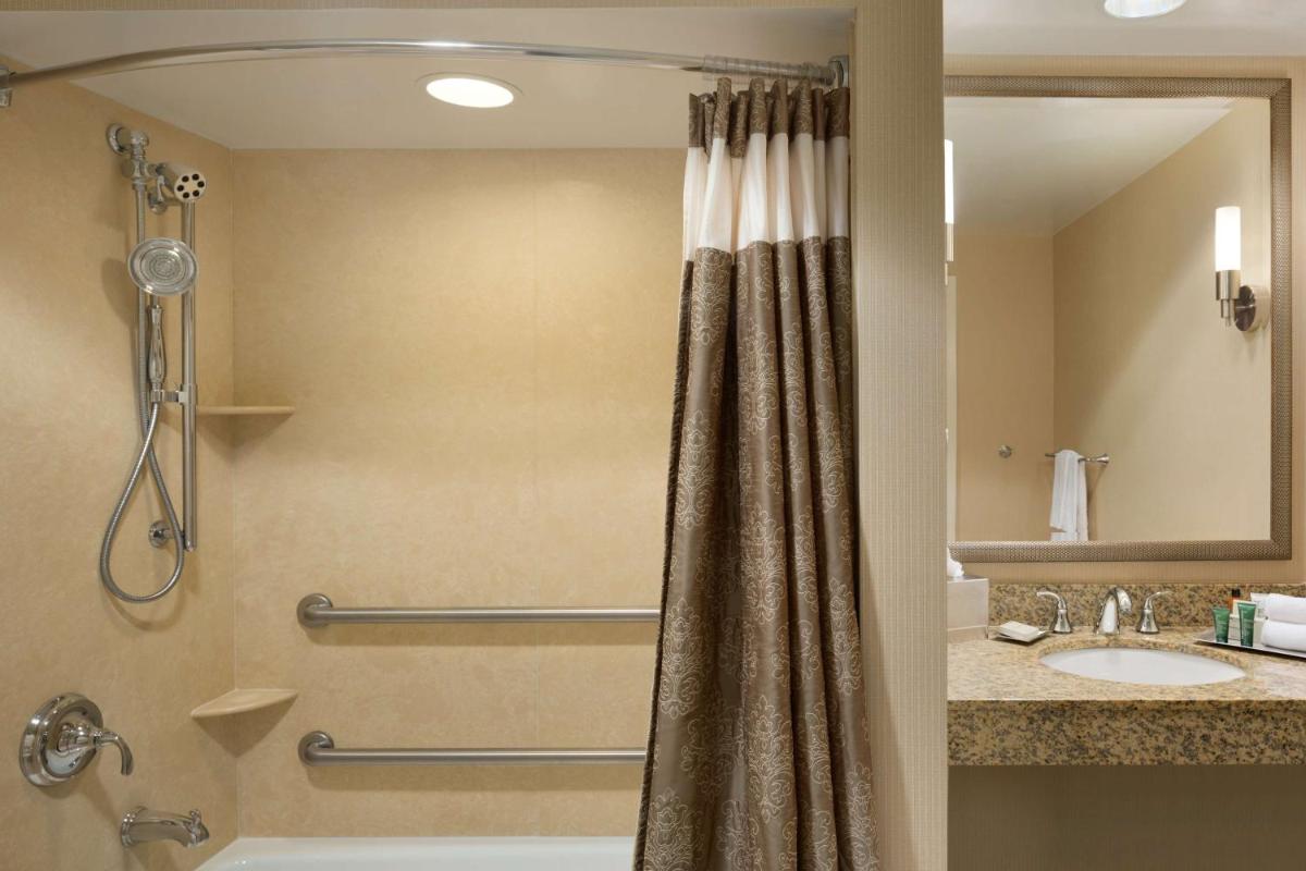 Hilton St. Louis Frontenac - Housity
