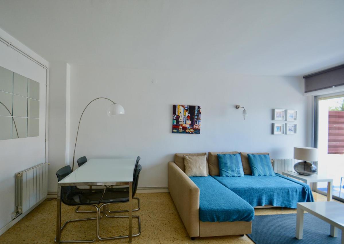 VINYET SUNSHINE 2 bed 2 bath steps from the beach - Housity