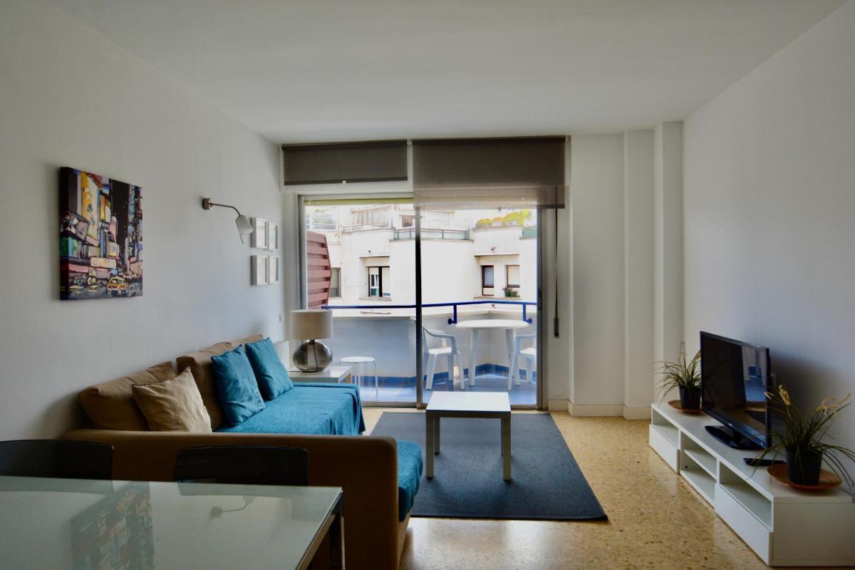 VINYET SUNSHINE 2 bed 2 bath steps from the beach - Housity
