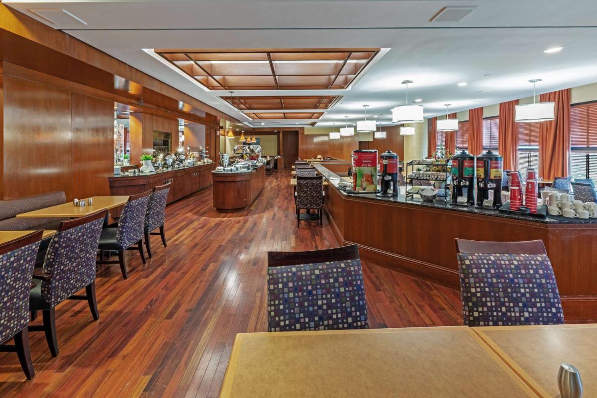 DoubleTree by Hilton Tulsa at Warren Place - Housity