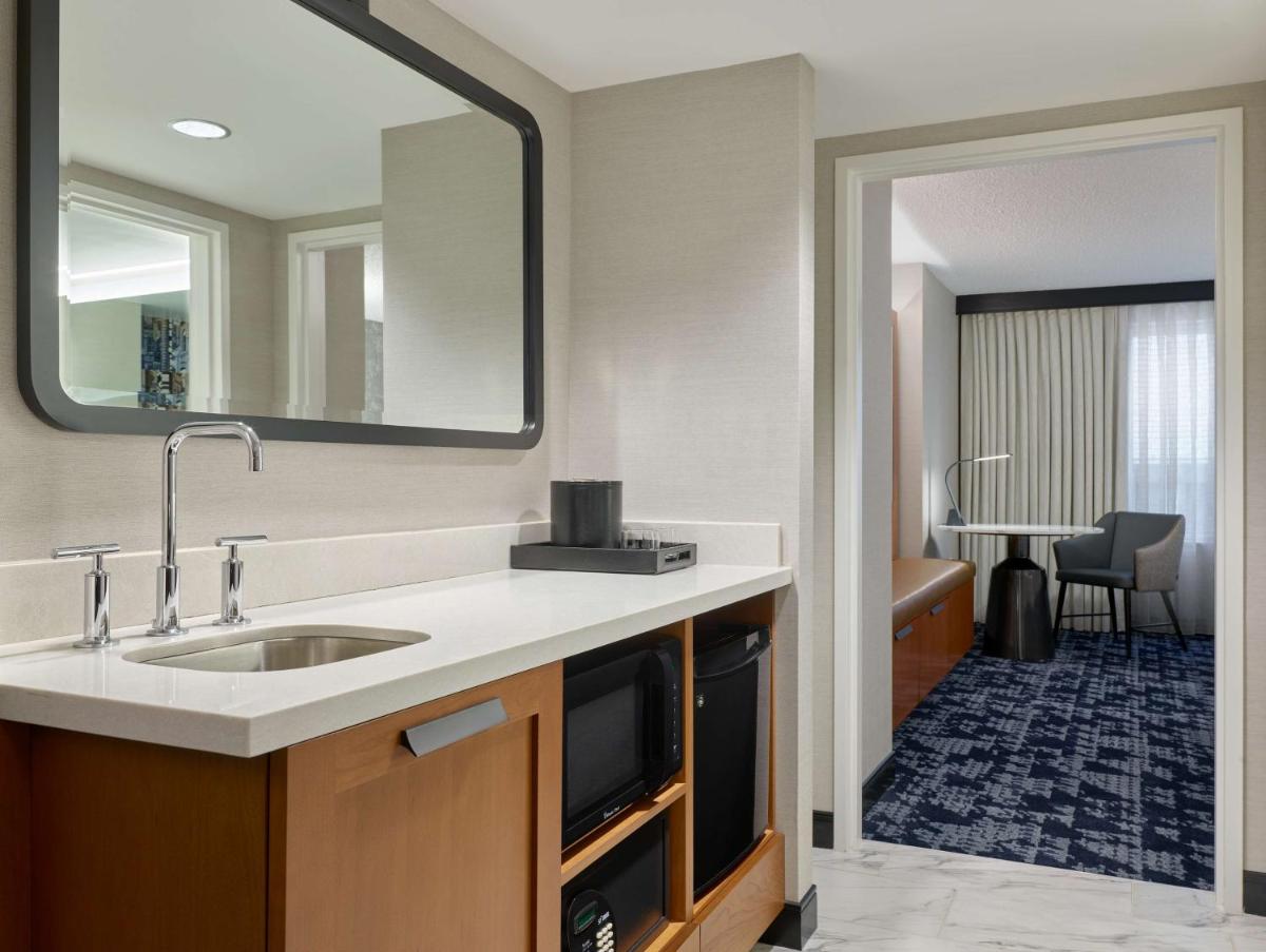 Embassy Suites by Hilton Washington DC Convention Center - Housity