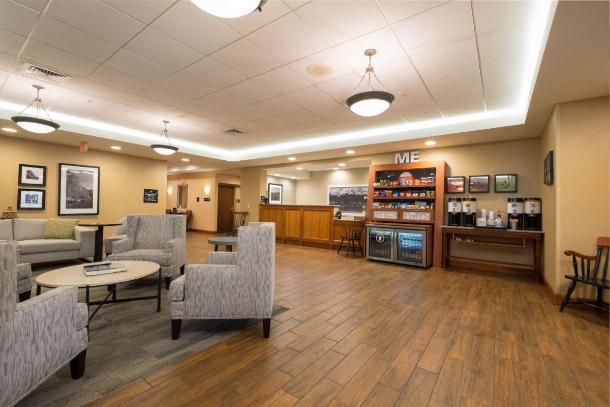 Hampton Inn Waterville - Housity