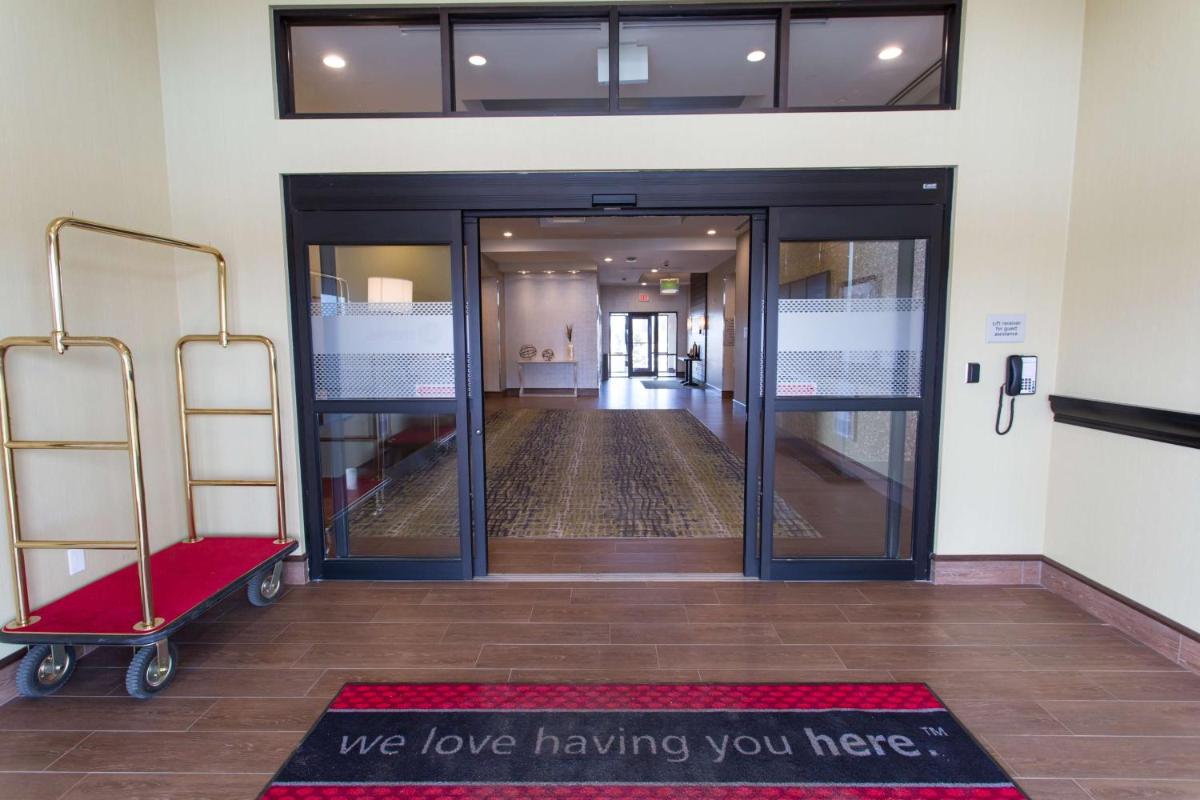 Hampton Inn by Hilton Lloydminster - Housity
