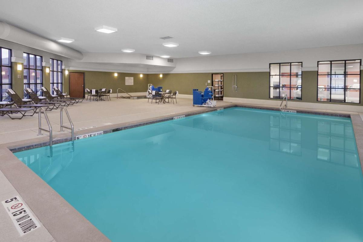 Hampton Inn & Suites Munster - Housity