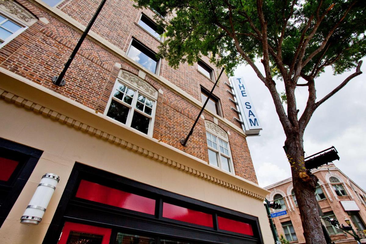 The Sam Houston Hotel, Curio Collection by Hilton - Housity