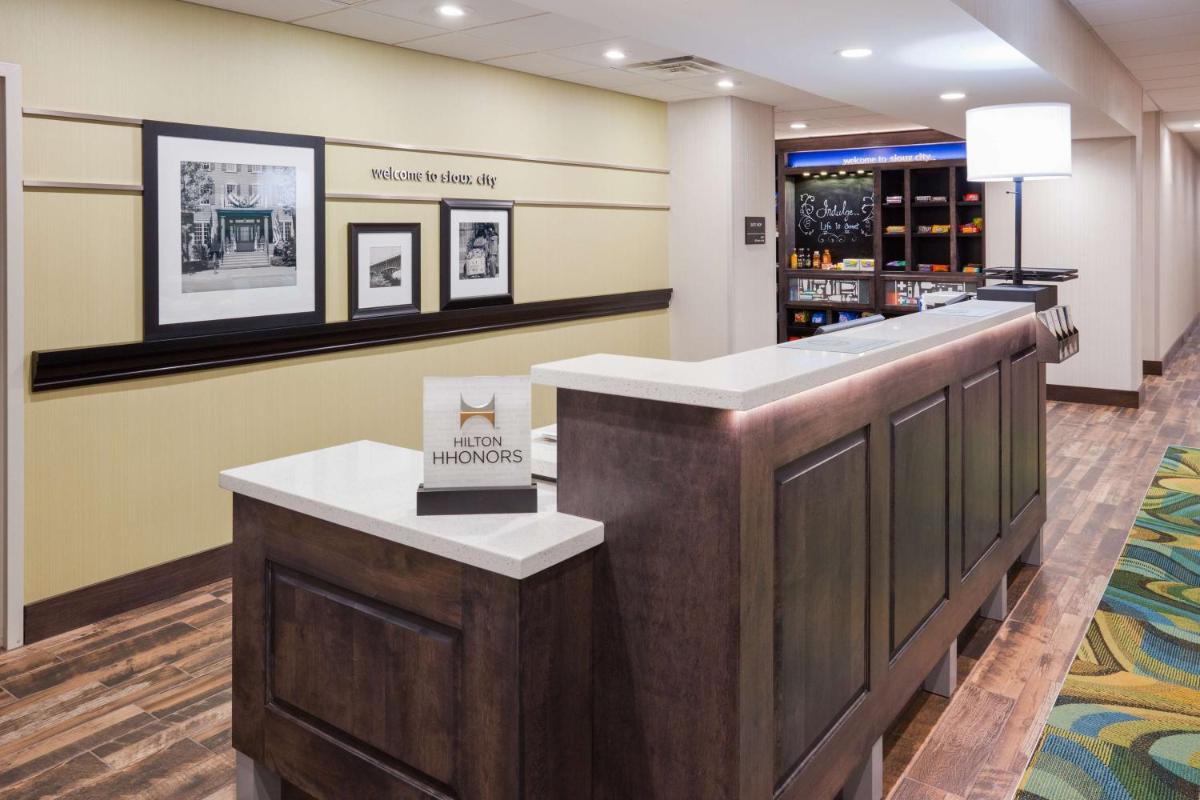 Hampton Inn & Suites Sioux City South, IA - Housity