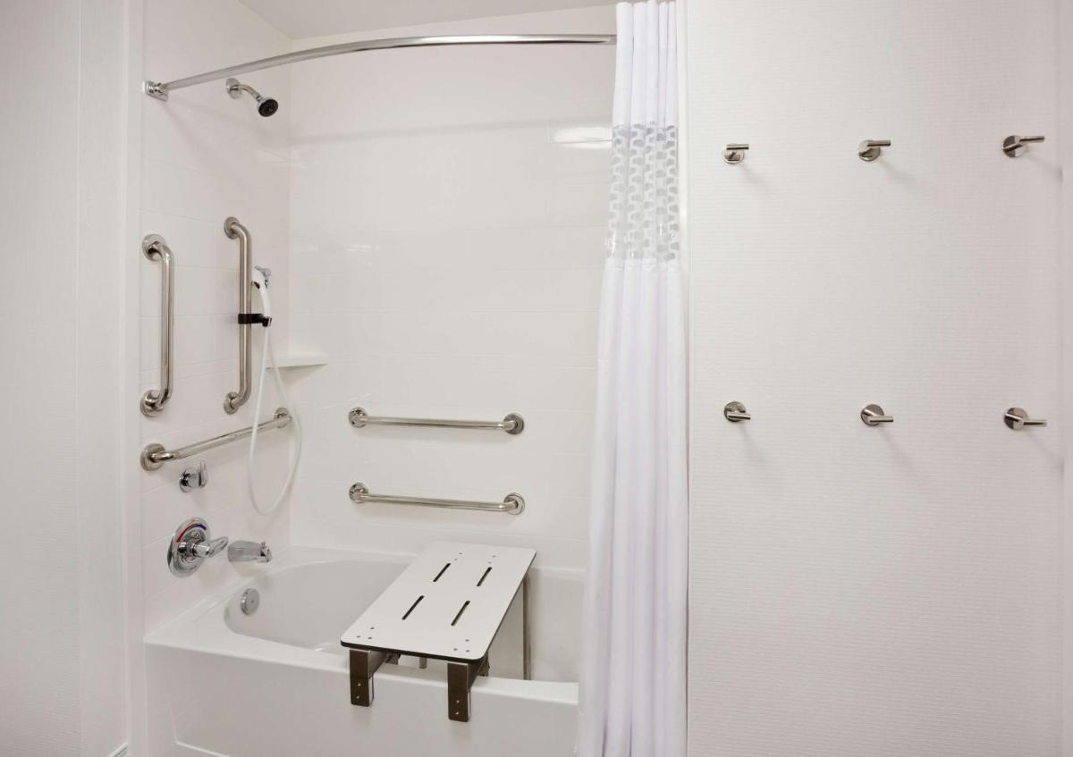 Hampton Inn & Suites Sioux City South, IA - Housity