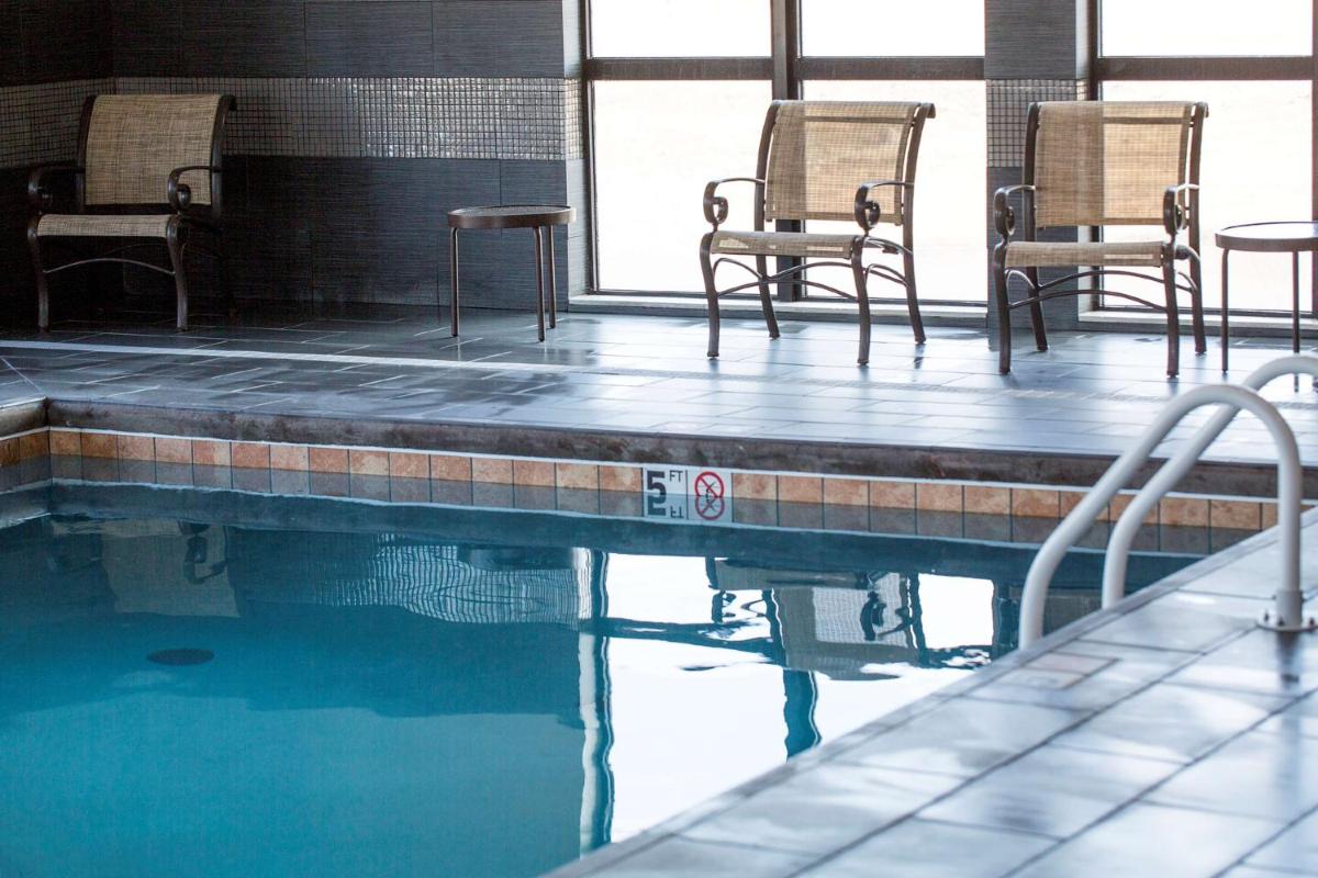 Hampton Inn McPherson - Housity