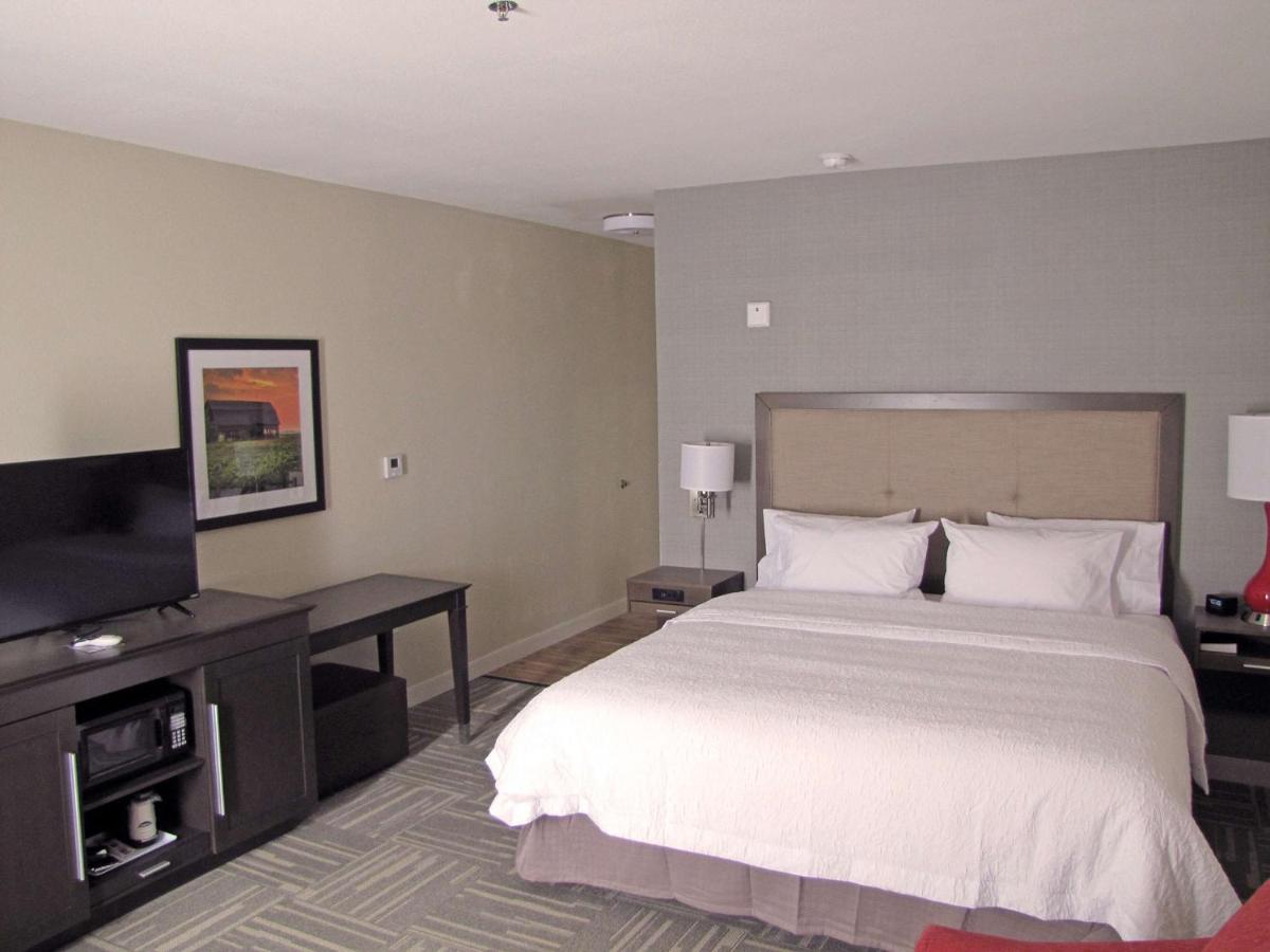 Hampton Inn McPherson - Housity