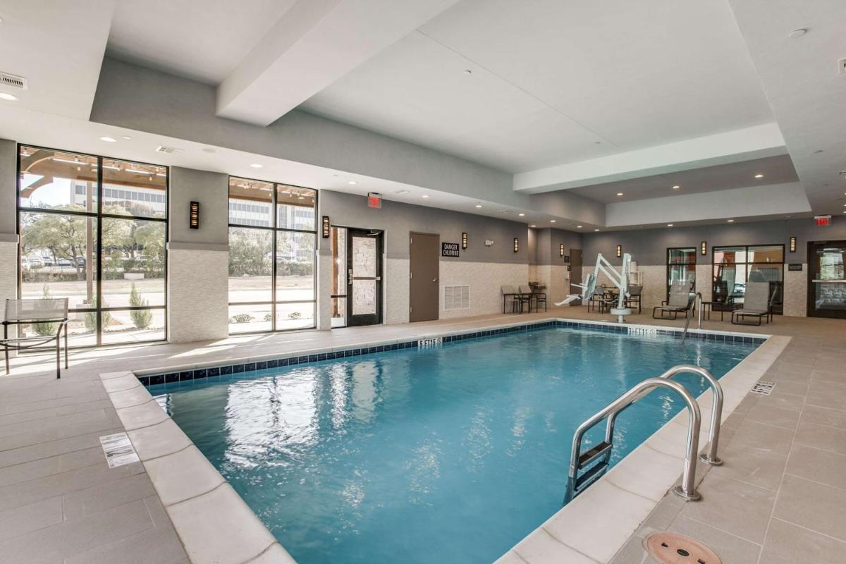 Hampton Inn & Suites Dallas-Central Expy/North Park Area - Housity