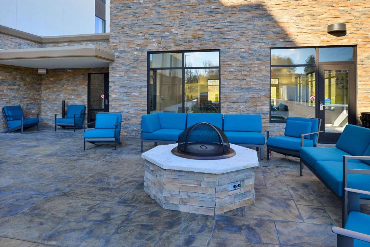 Hampton Inn & Suites Albany-East Greenbush, NY - Housity