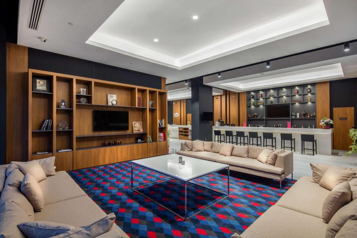 Hampton By Hilton Izmir Aliaga - Housity