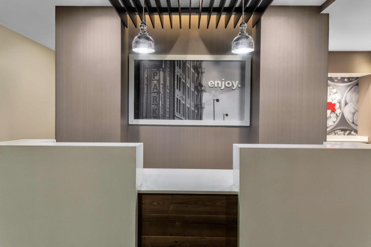 Hampton Inn & Suites Los Angeles/Hollywood, CA - Housity