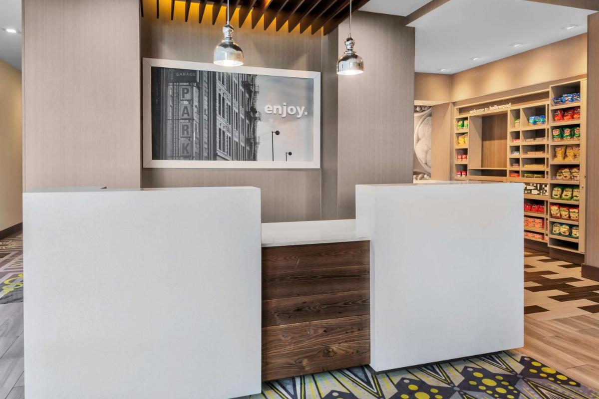 Hampton Inn & Suites Los Angeles/Hollywood, CA - Housity
