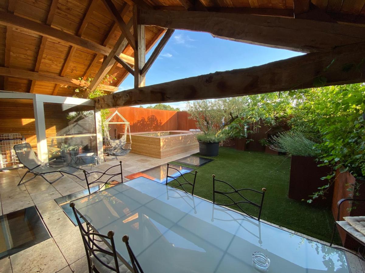 Grande Maison d'architecte avec toit terrasse, Piscine sans vis à vis et Sauna - Housity