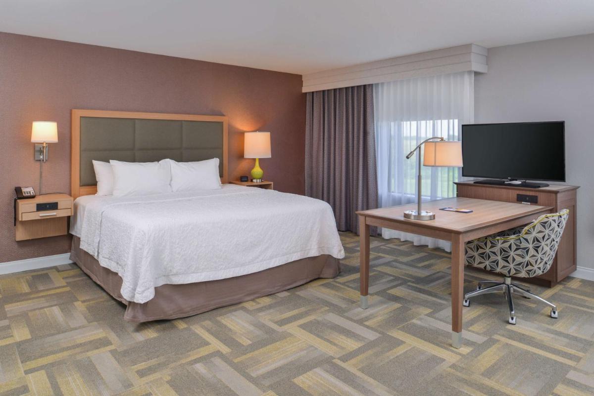 Hampton Inn and Suites Altoona-Des Moines by Hilton - Housity
