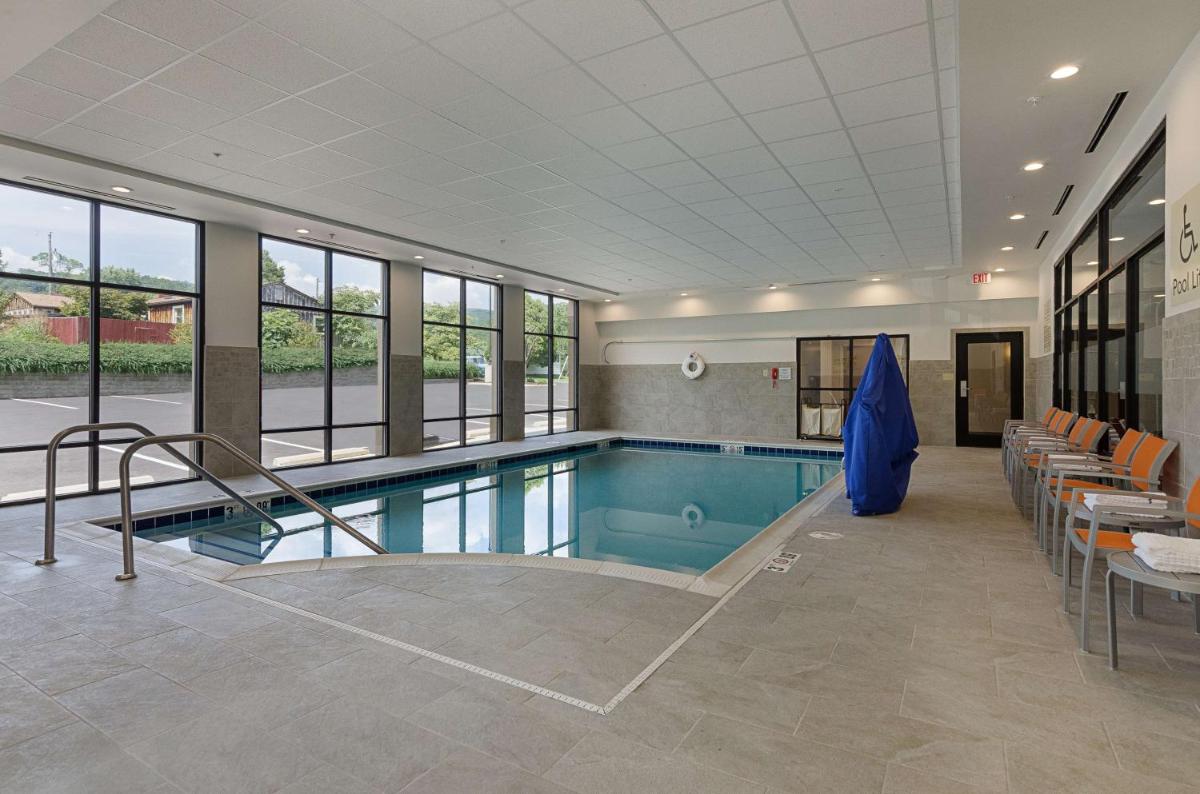Hampton Inn Covington VA - Housity