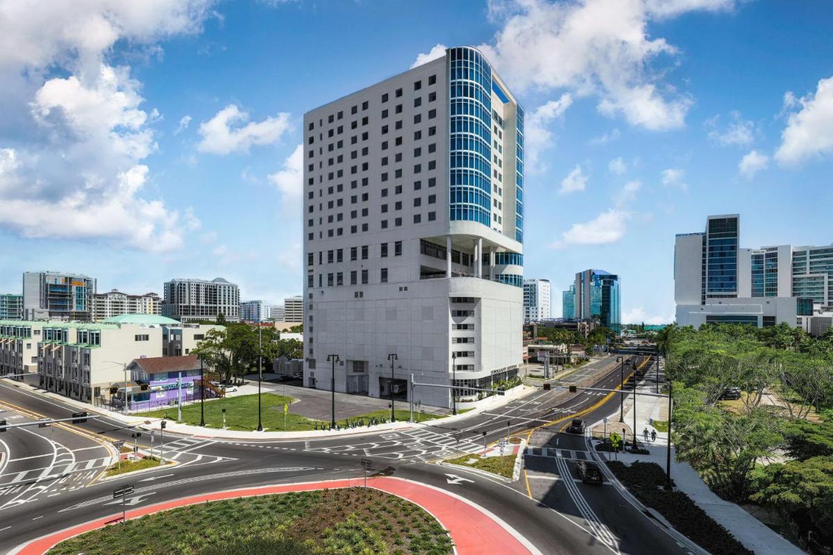 Embassy Suites By Hilton Sarasota - Housity