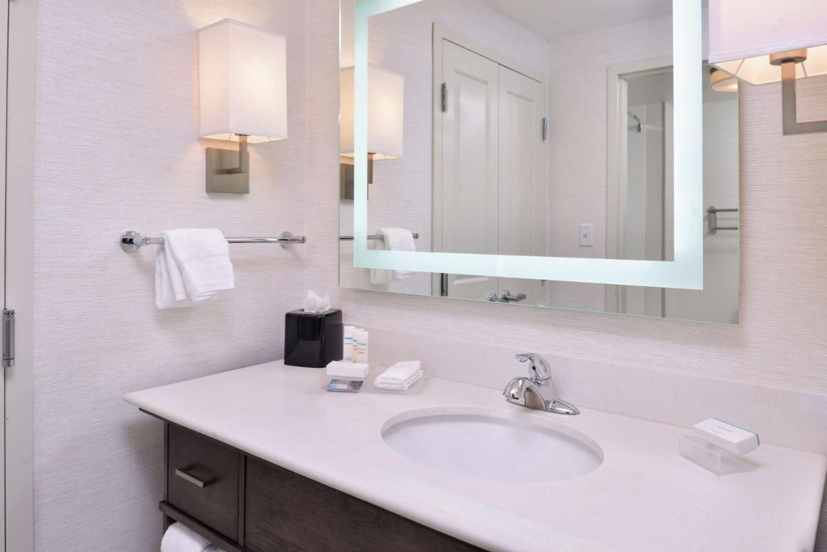 Homewood Suites Des Moines Airport - Housity