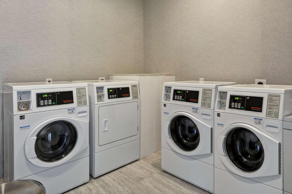 Homewood Suites by Hilton Conroe - Housity