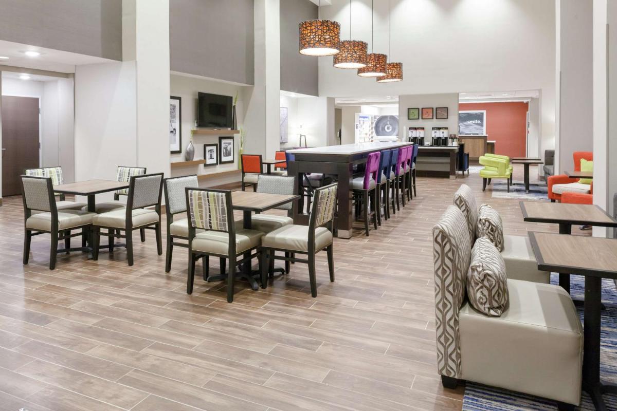 Hampton Inn & Suites Overland Park South - Housity