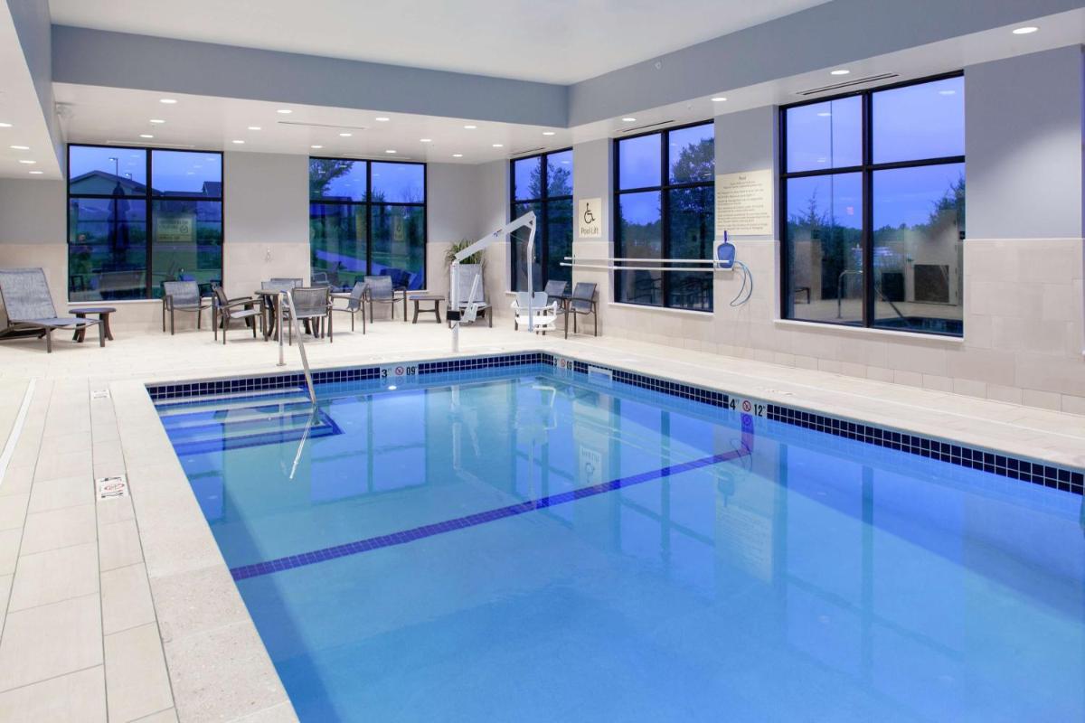Hampton Inn & Suites Overland Park South - Housity