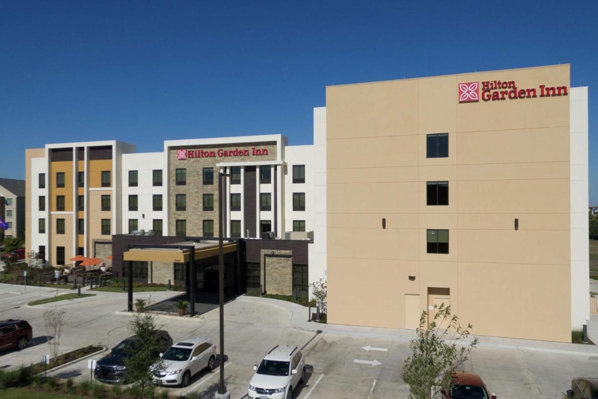 Hilton Garden Inn Waco - Housity