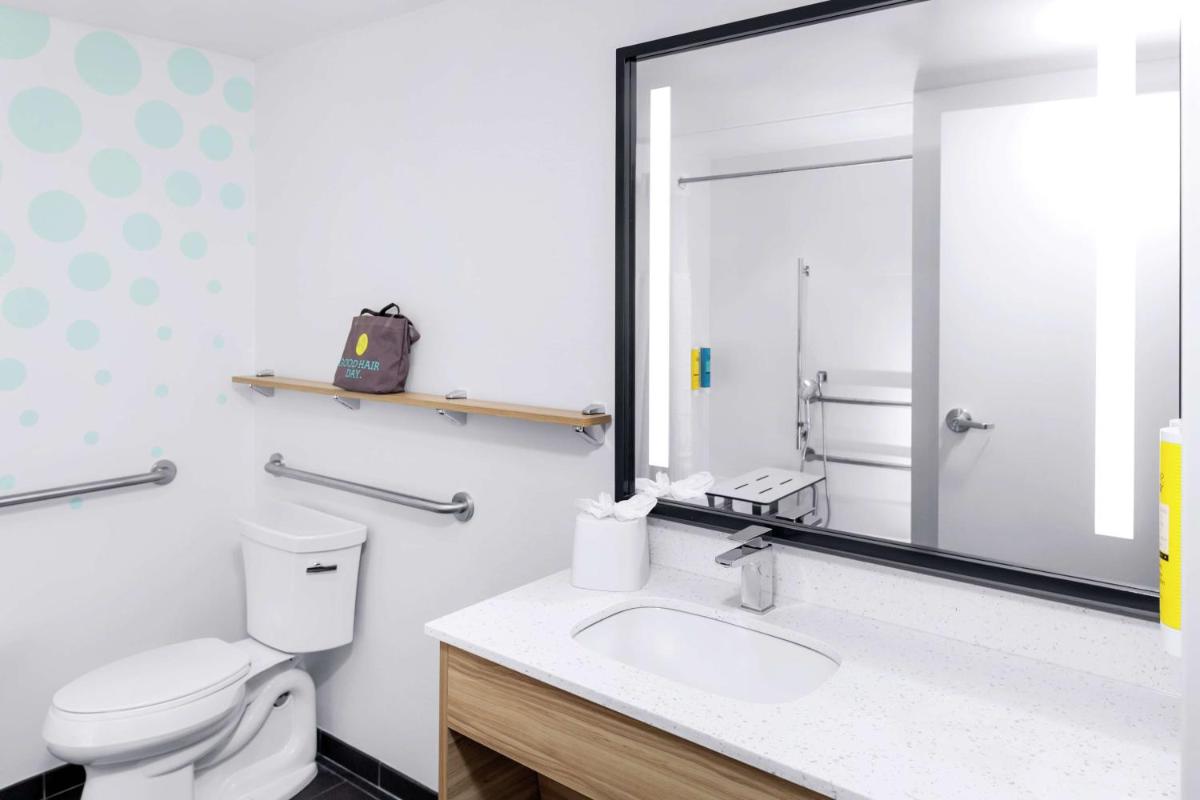 Tru By Hilton Gilbert - Housity
