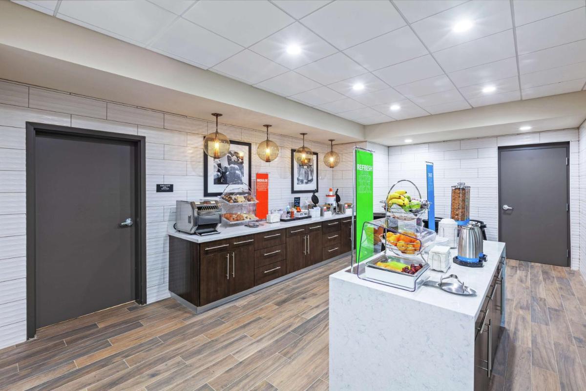 Hampton Inn Gardner - Housity