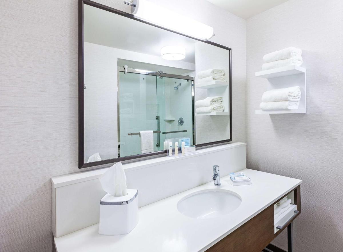 Hampton Inn Gardner - Housity