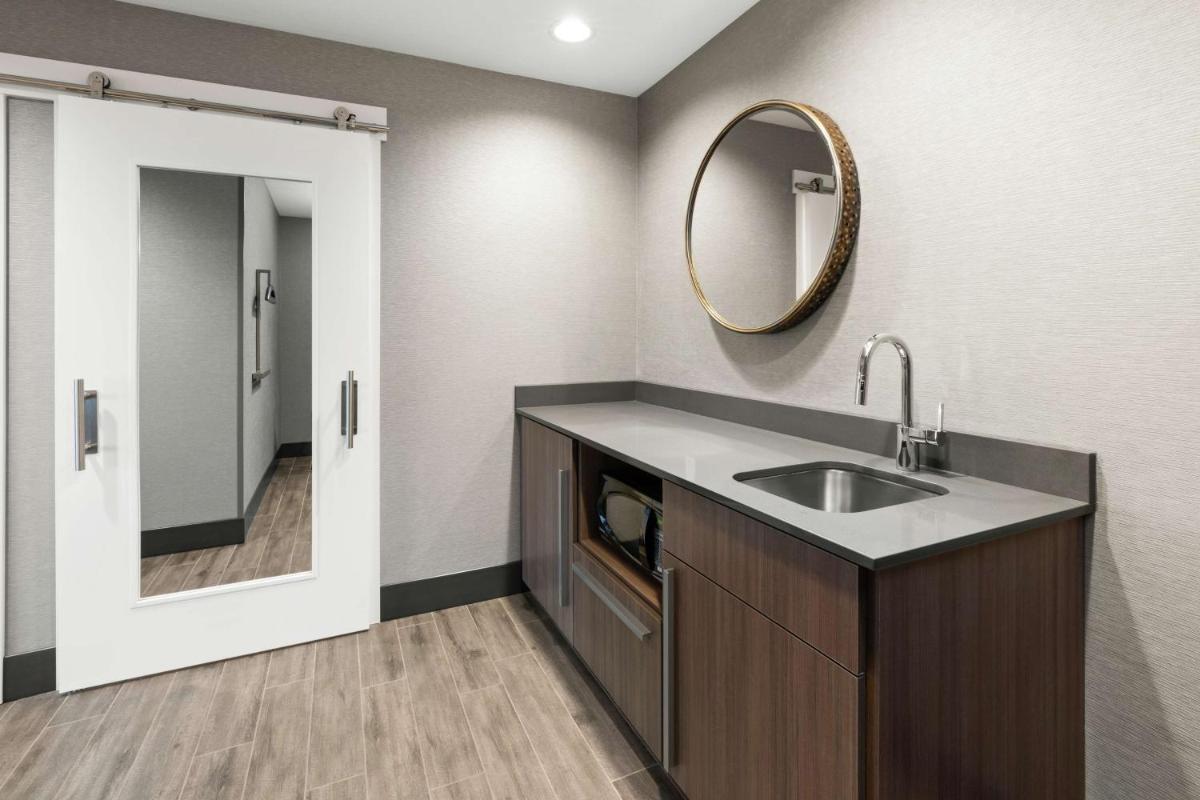 Hampton Inn & Suites Spokane Downtown-South - Housity