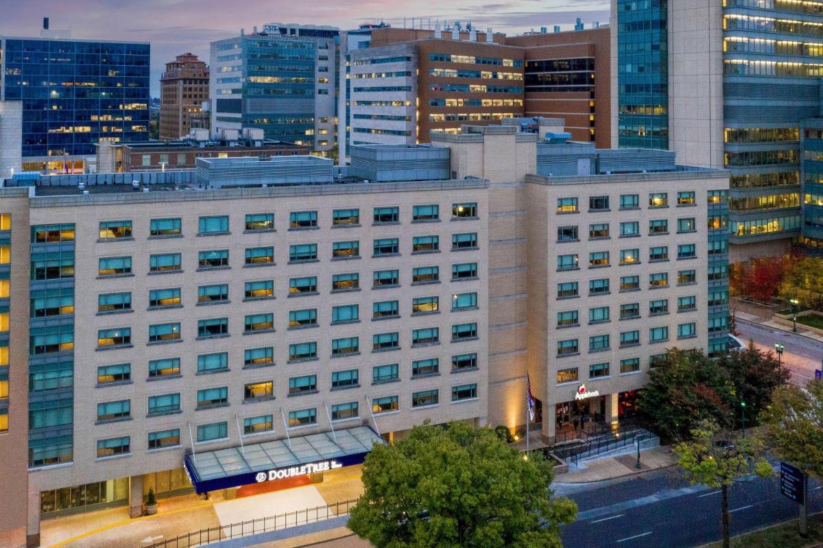 DoubleTree by Hilton St. Louis Forest Park - Housity