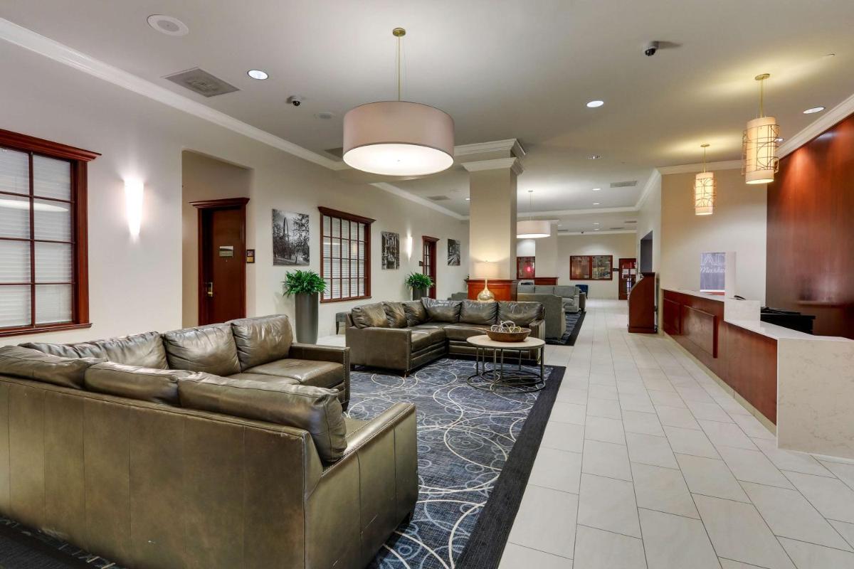 DoubleTree by Hilton St. Louis Forest Park - Housity