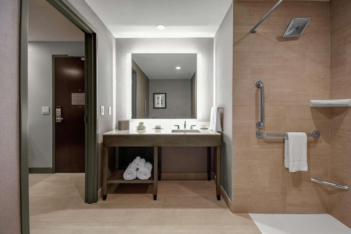 Embassy Suites by Hilton Jonesboro Red Wolf Convention Center - Housity
