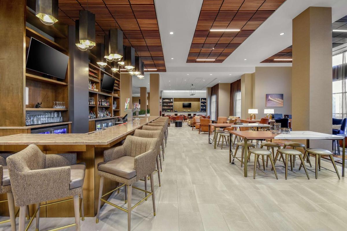 Embassy Suites by Hilton Jonesboro Red Wolf Convention Center - Housity