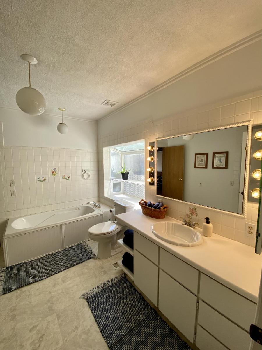 Columbia Point Resort - Housity
