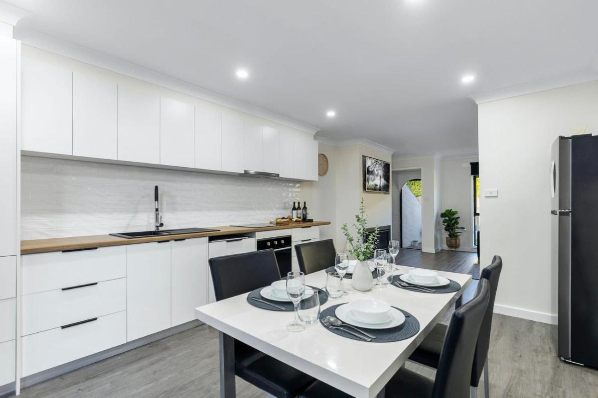 Suitetrails - Lakeside Apartment on Pool Avenue