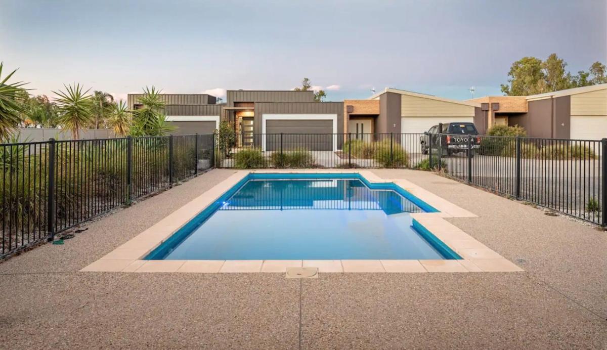 Caville Cove - Lake View Holiday House Yarrawonga - Housity