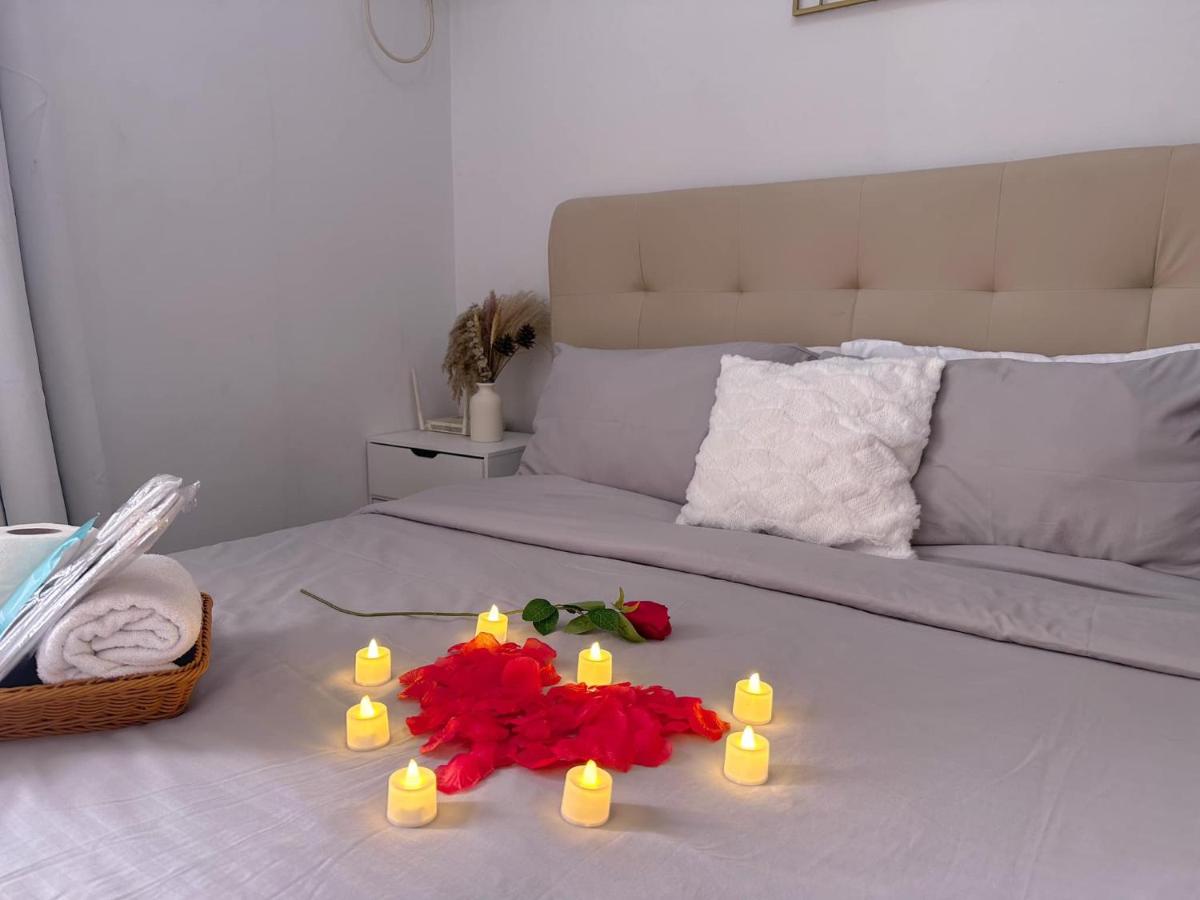 Zinnia Towers 1BR Condo with Balcony, Swimming Pool Private Room - Housity