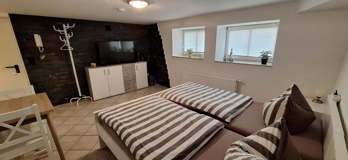 Zimmer im UG direkt in der Innenstadt, Centrum - Housity