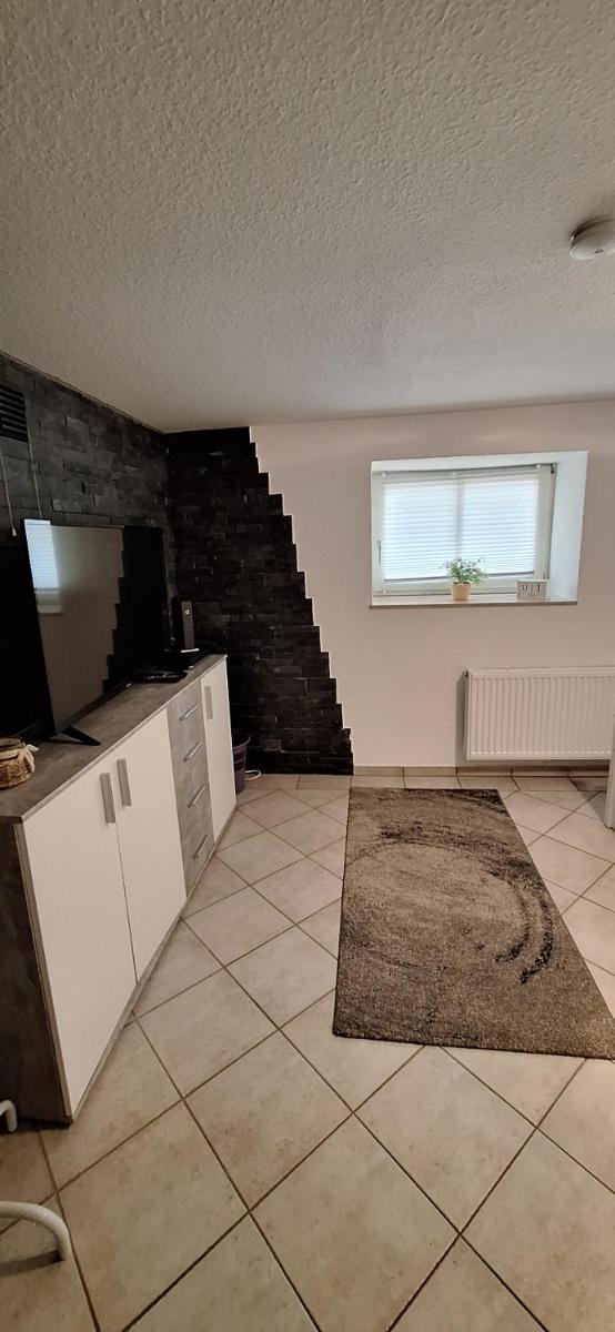 Zimmer im UG direkt in der Innenstadt, Centrum - Housity