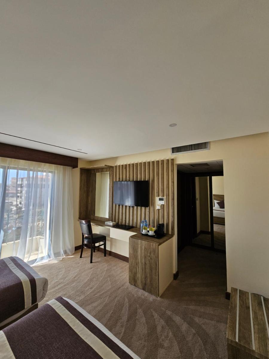 Edom Hotel - Housity