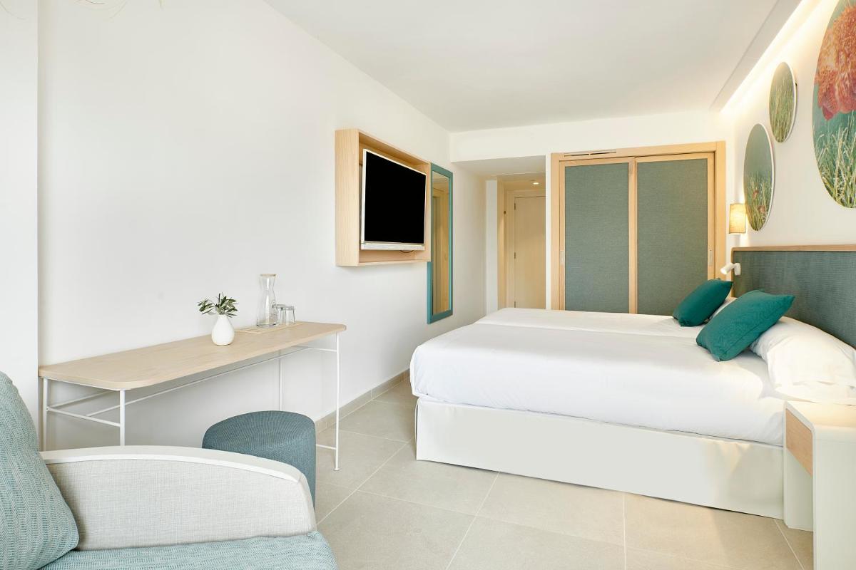 Cama o camas de una habitación en Iberostar Selection Albufera Playa All Inclusive