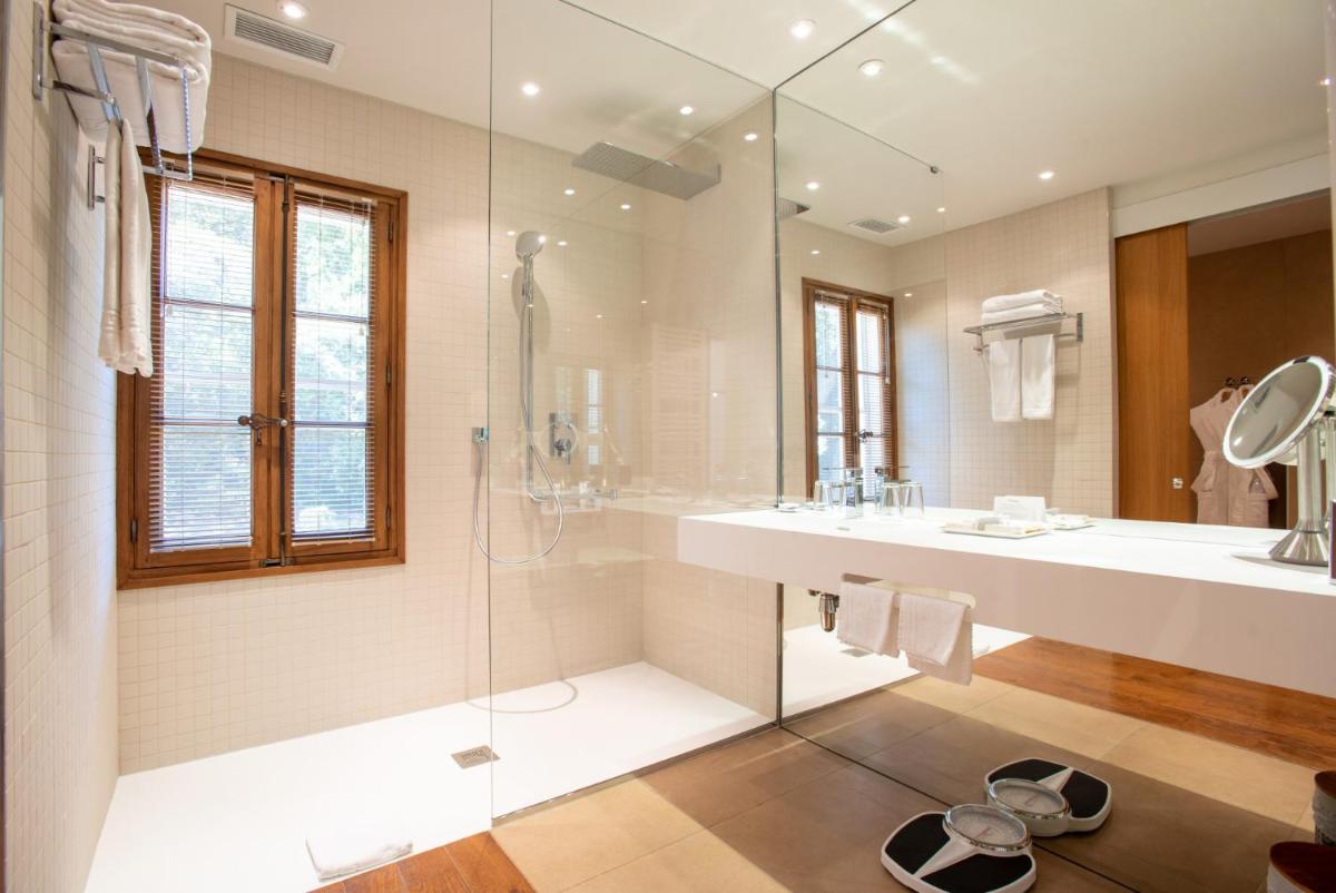Salle de bains dans l'établissement Hotel Château Des Alpilles