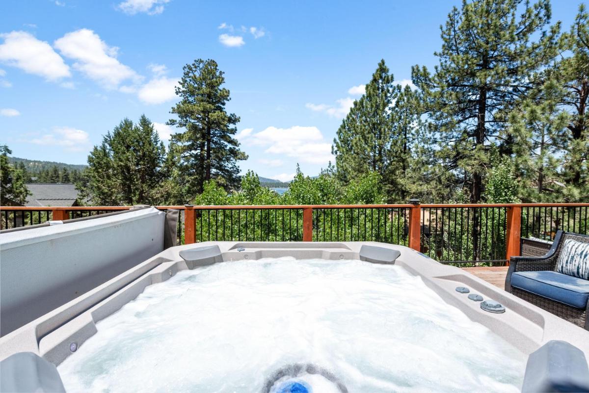 WINTERFELL LODGE - EV Charger - Walk to Slopes/Lake - Housity