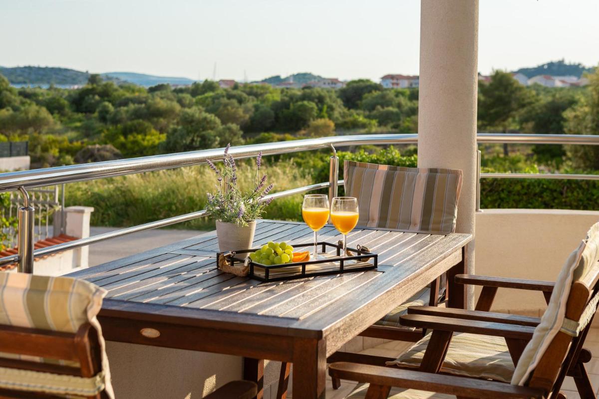 Apartments Tihi 3 - Housity