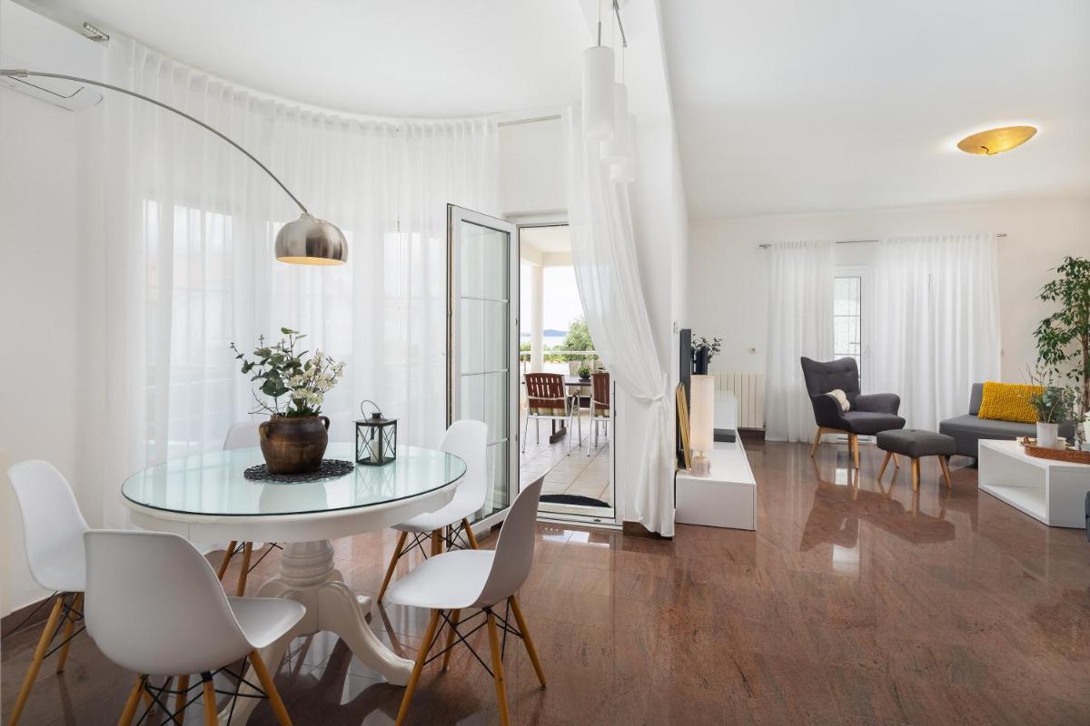 Apartments Tihi 3 - Housity