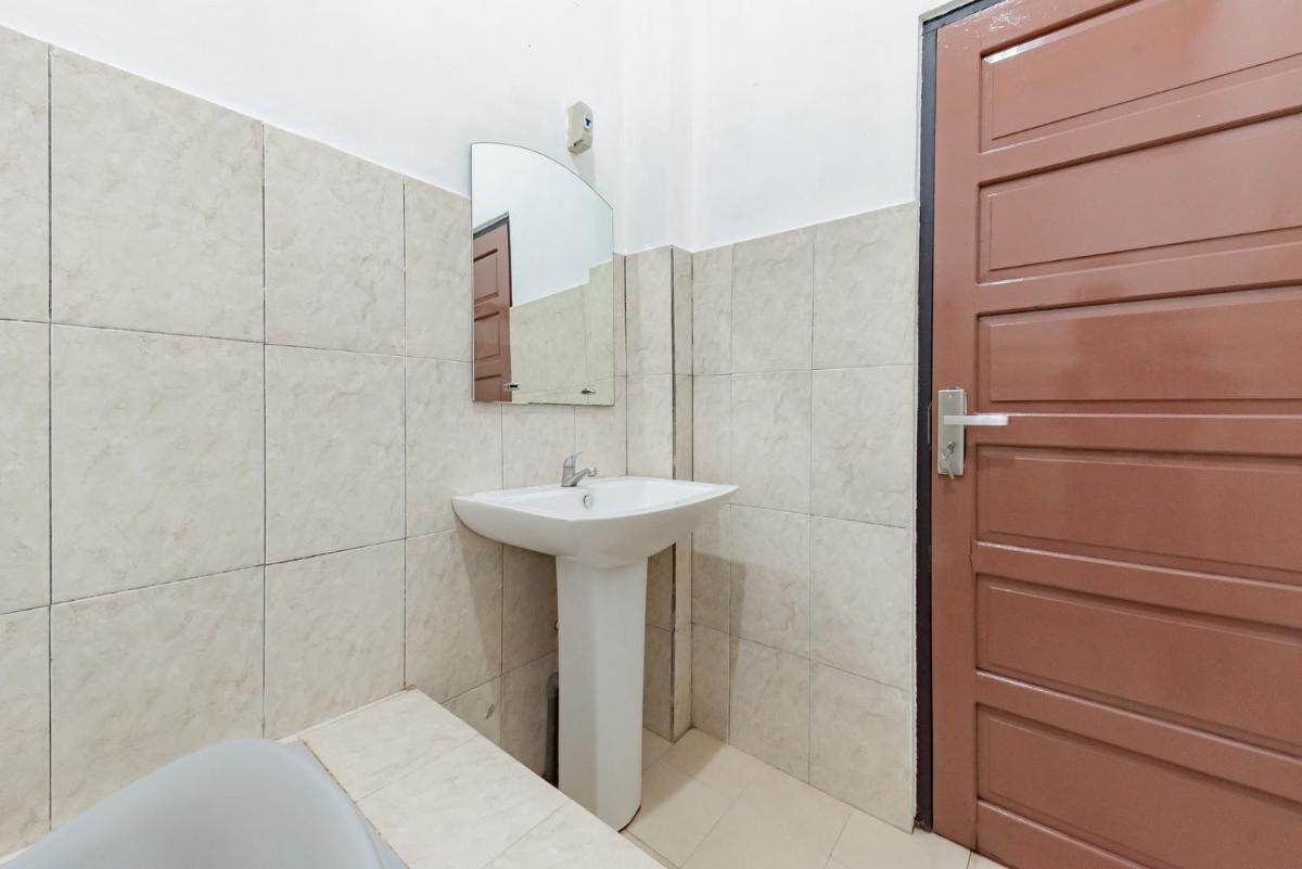 Urbanview Hotel Syariah 99 Banjarbaru by RedDoorz - Housity